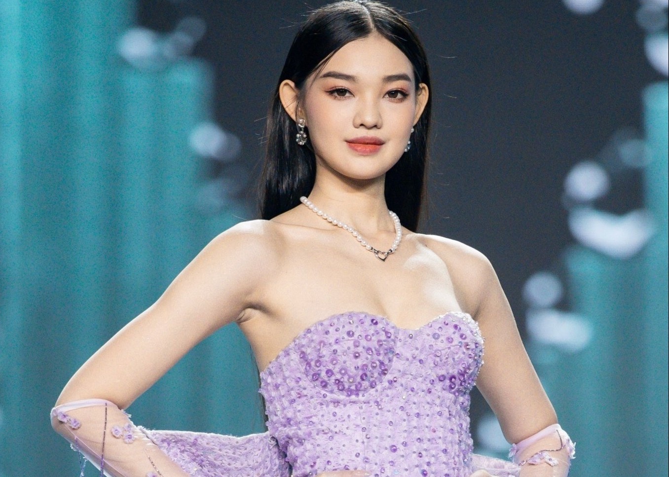 Vong thi thoi trang khac la tai chung khao Hoa hau Viet Nam 2022 hinh anh