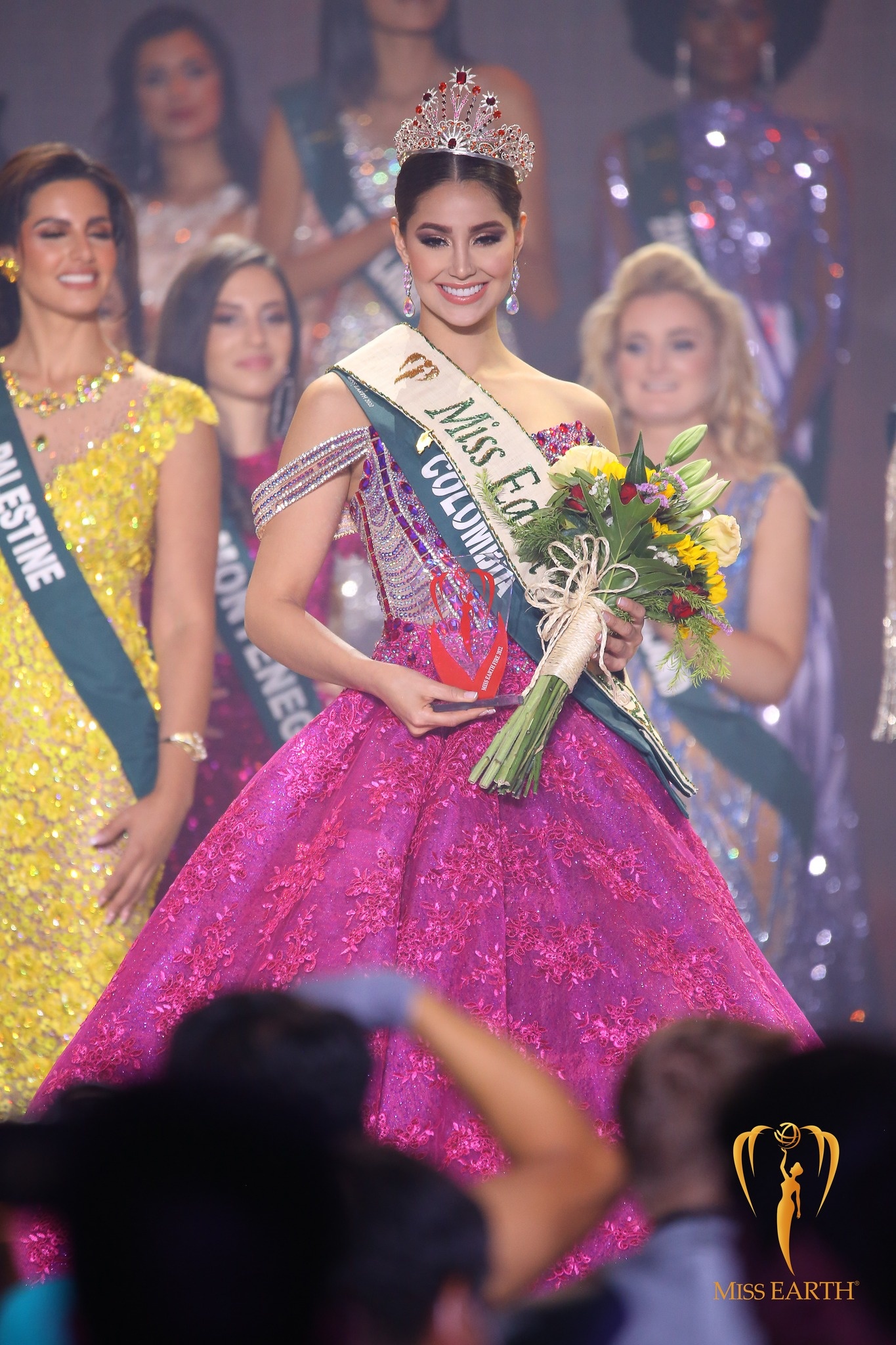 Hoa hau Trai Dat anh 5