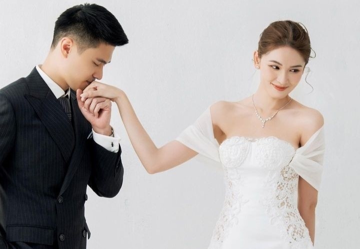 Ly do Thuy Dung khong yeu cau dresscode trong le cuoi hinh anh