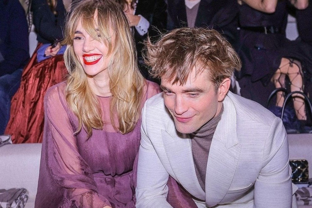 'Nguoi Doi' Robert Pattinson lan dau dua nguoi yeu len tham do hinh anh