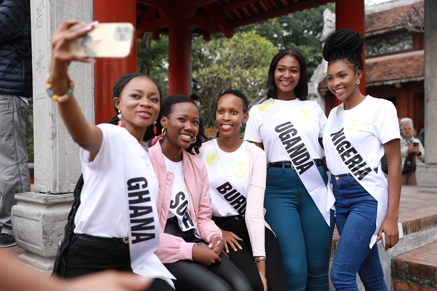 Hoa hau Du lich anh 6