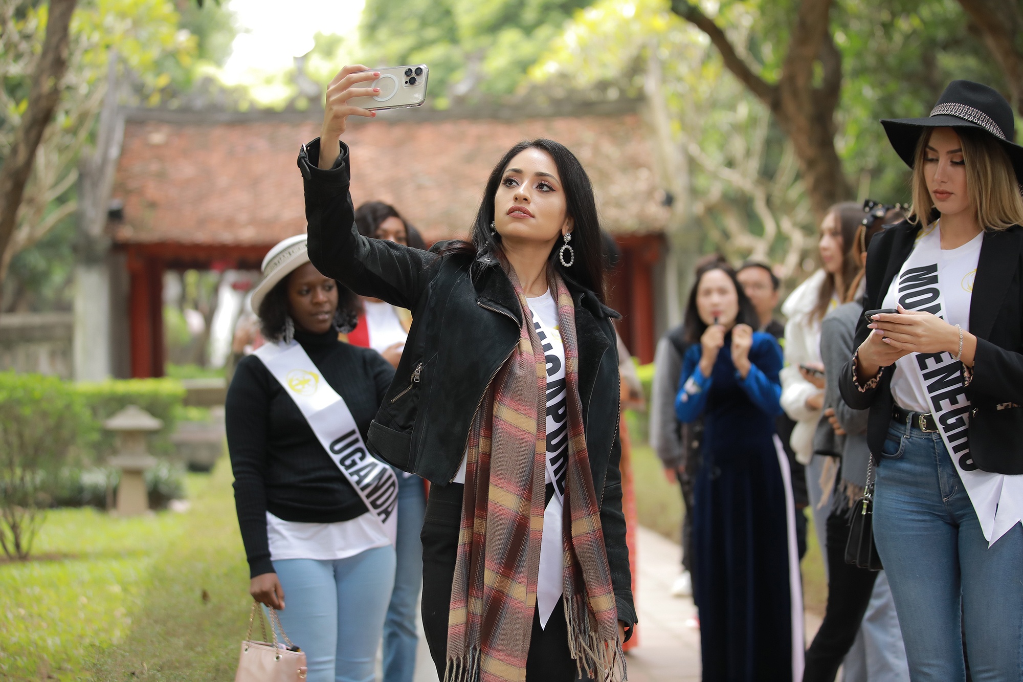 Hoa hau Du lich anh 4