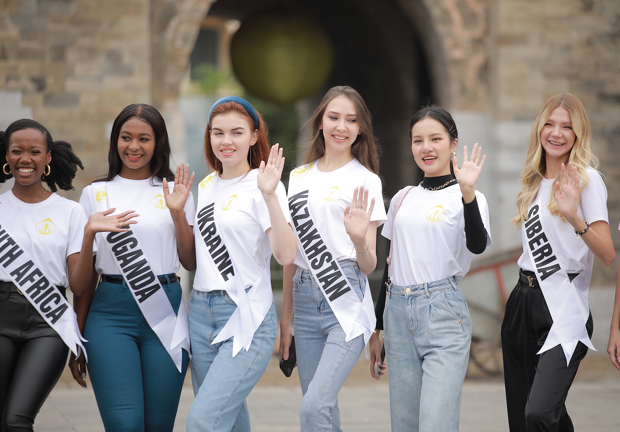 Hoa hau Du lich anh 1