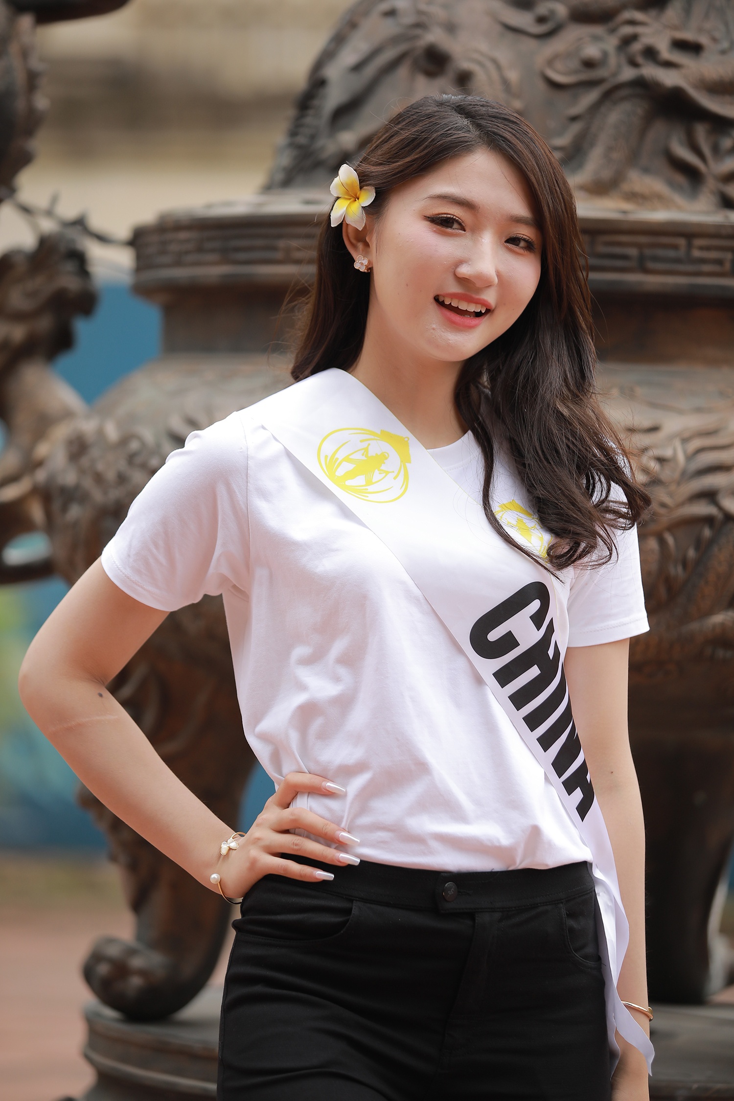 Hoa hau Du lich anh 8