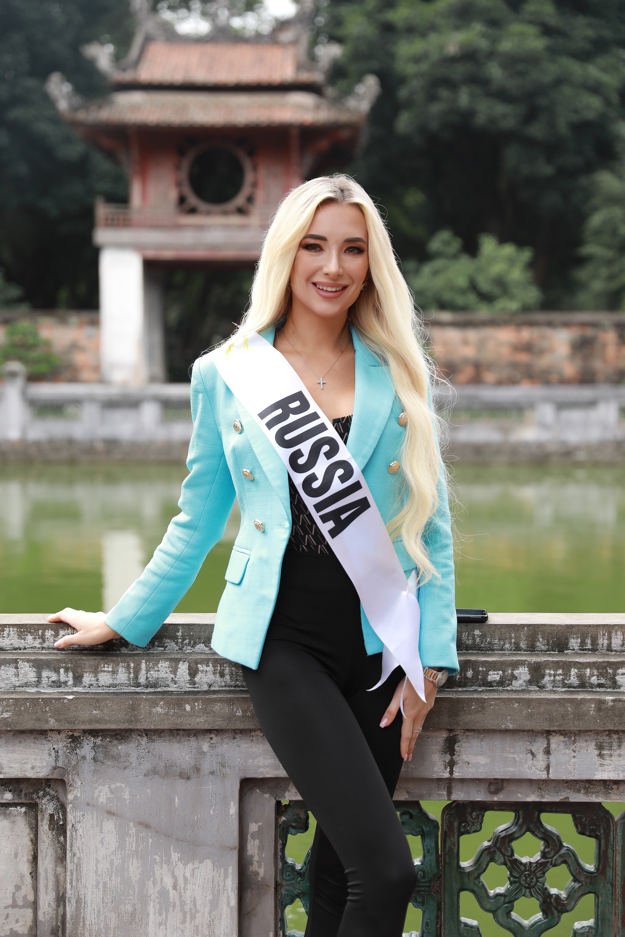 Hoa hau Du lich anh 2