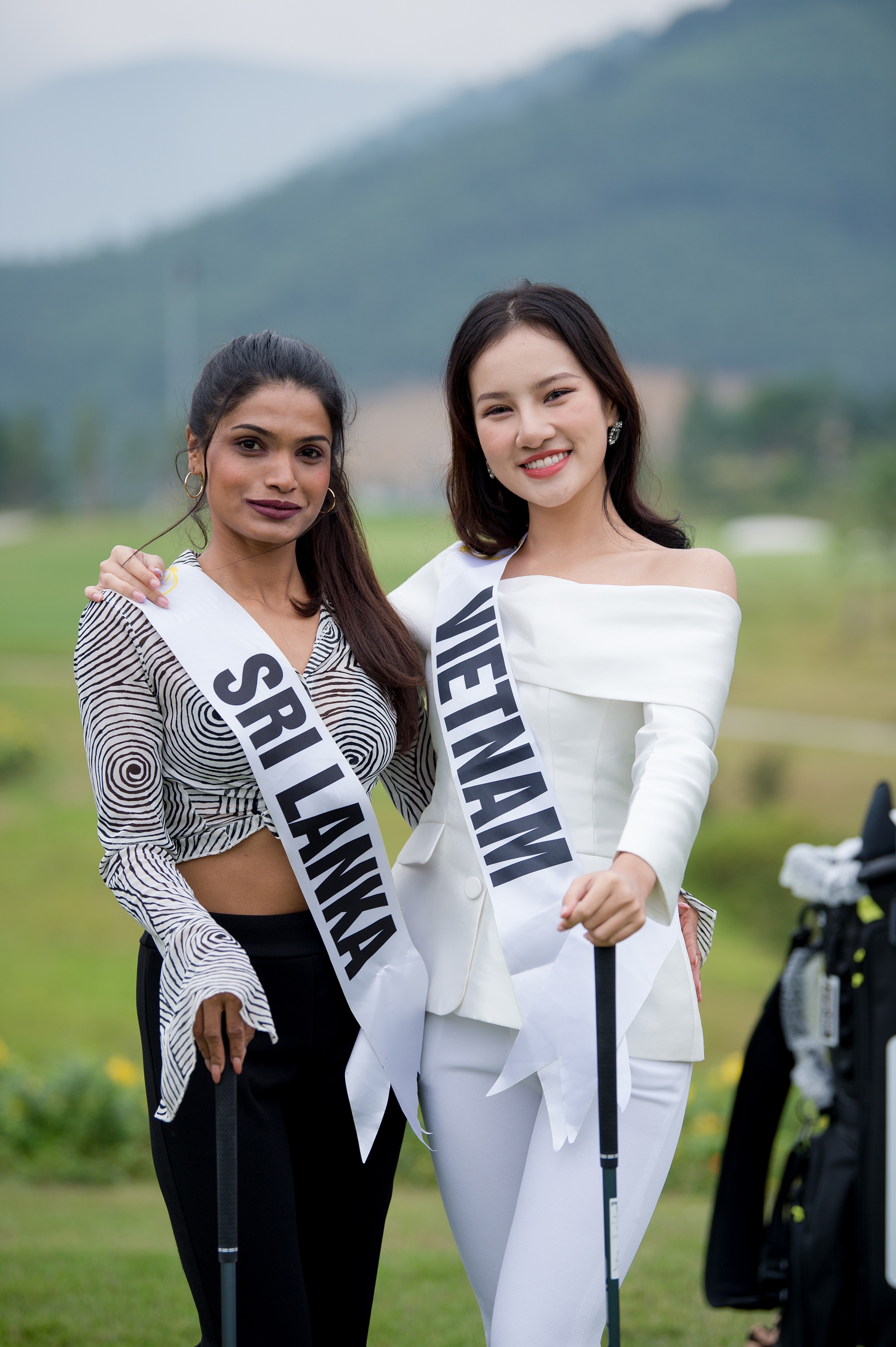 Hoa hau Du lich anh 7