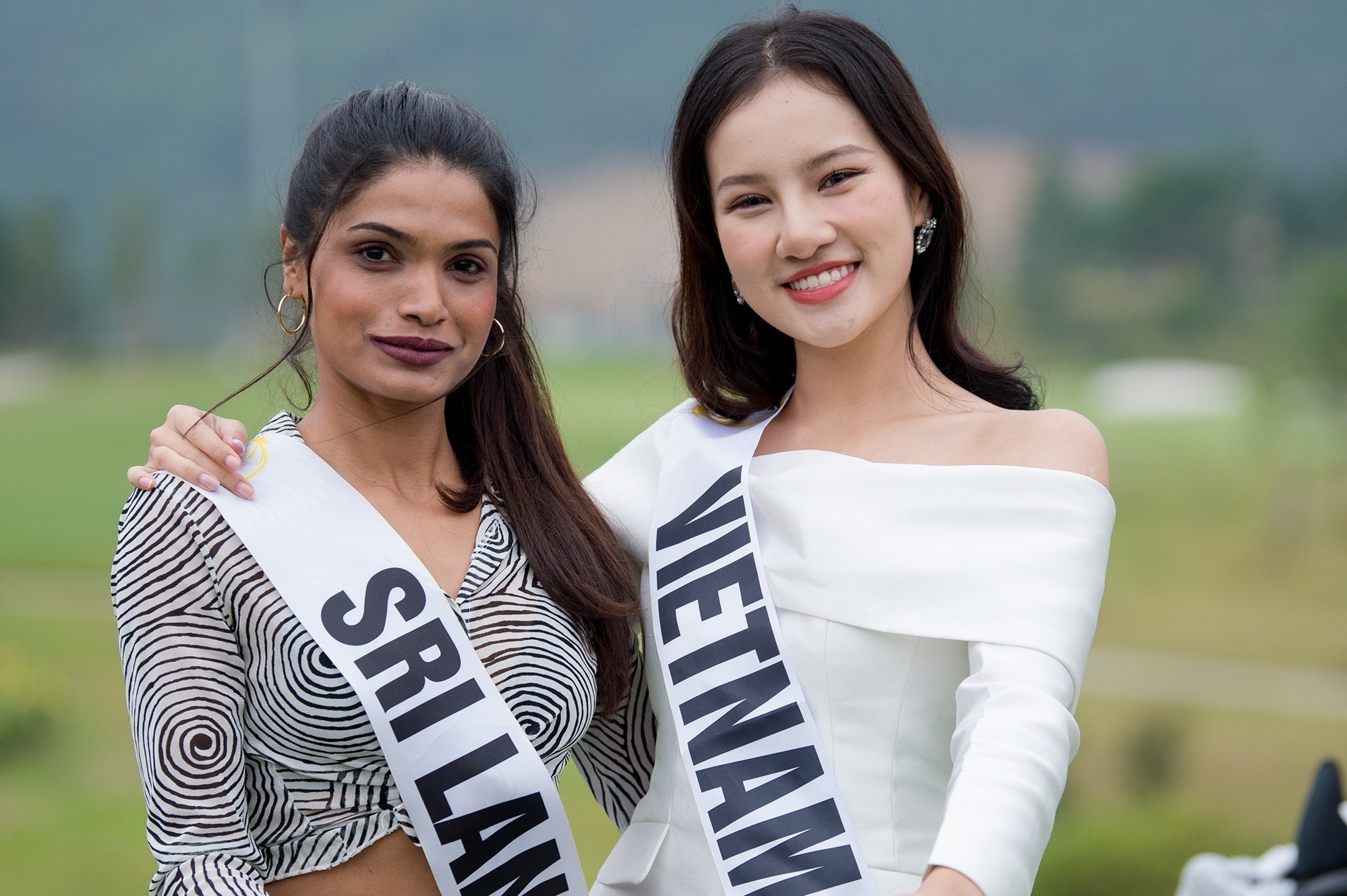 Thi sinh Hoa hau Du lich The gioi truoc dem thi chung ket o Vinh Phuc hinh anh