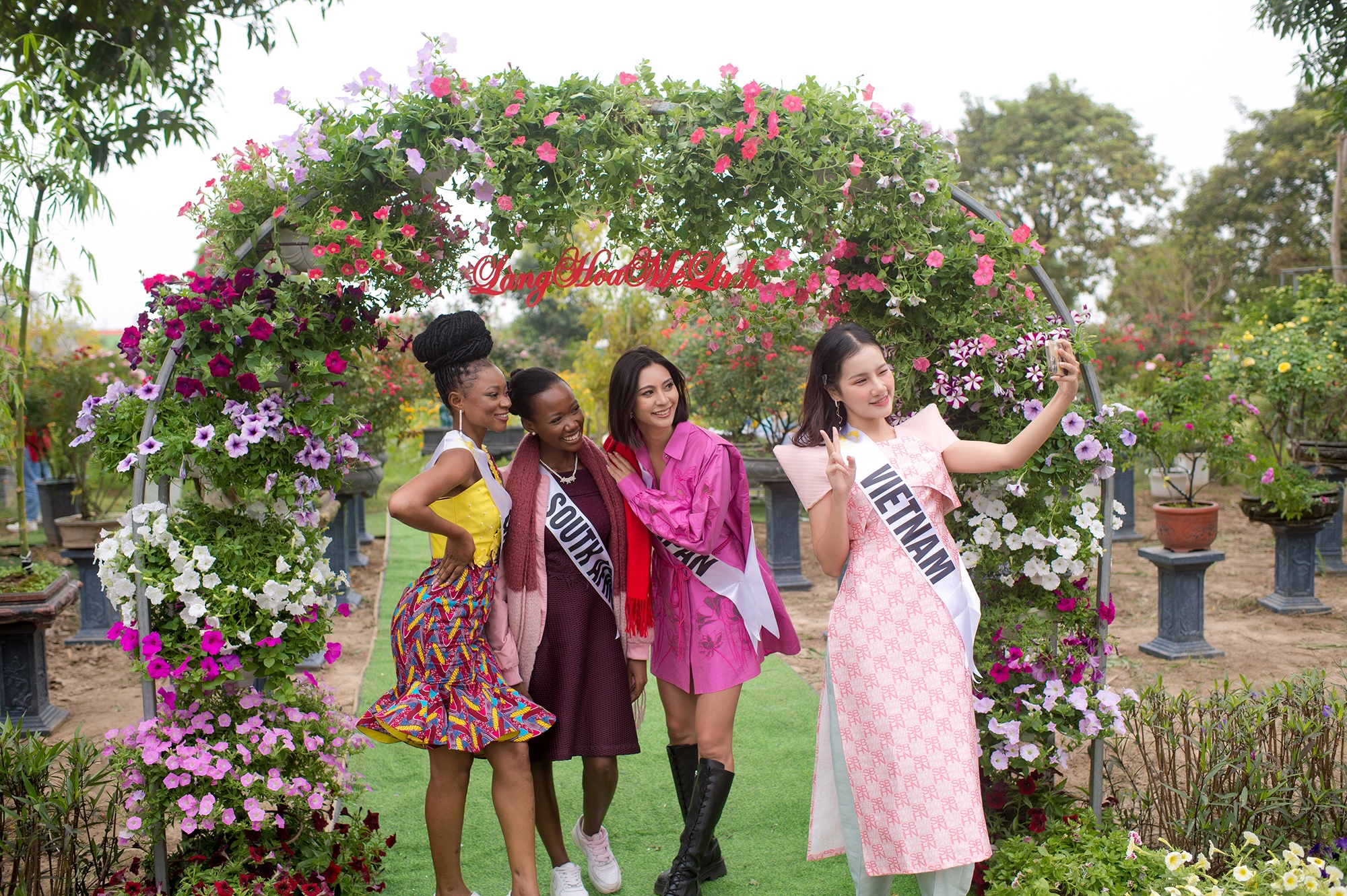 Hoa hau Du lich anh 6