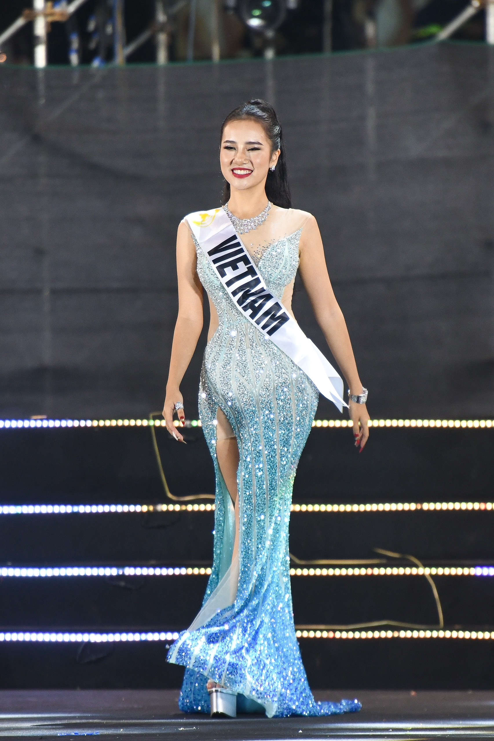 Hoa hau Du lich anh 2