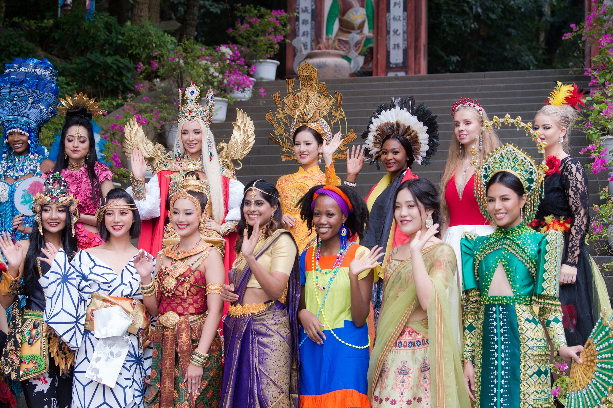 Hoa hau Du lich anh 10