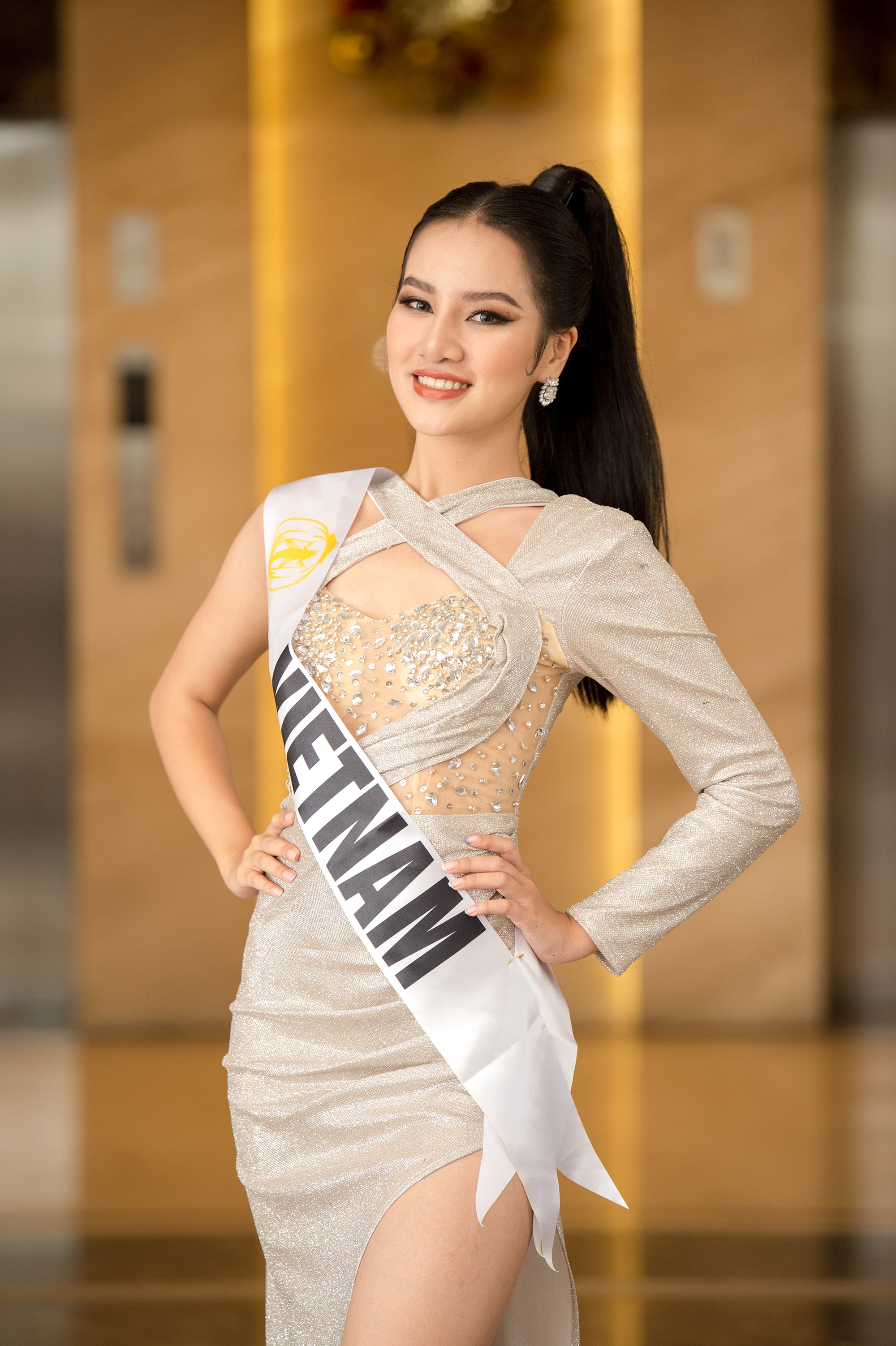 Hoa hau Du lich anh 7