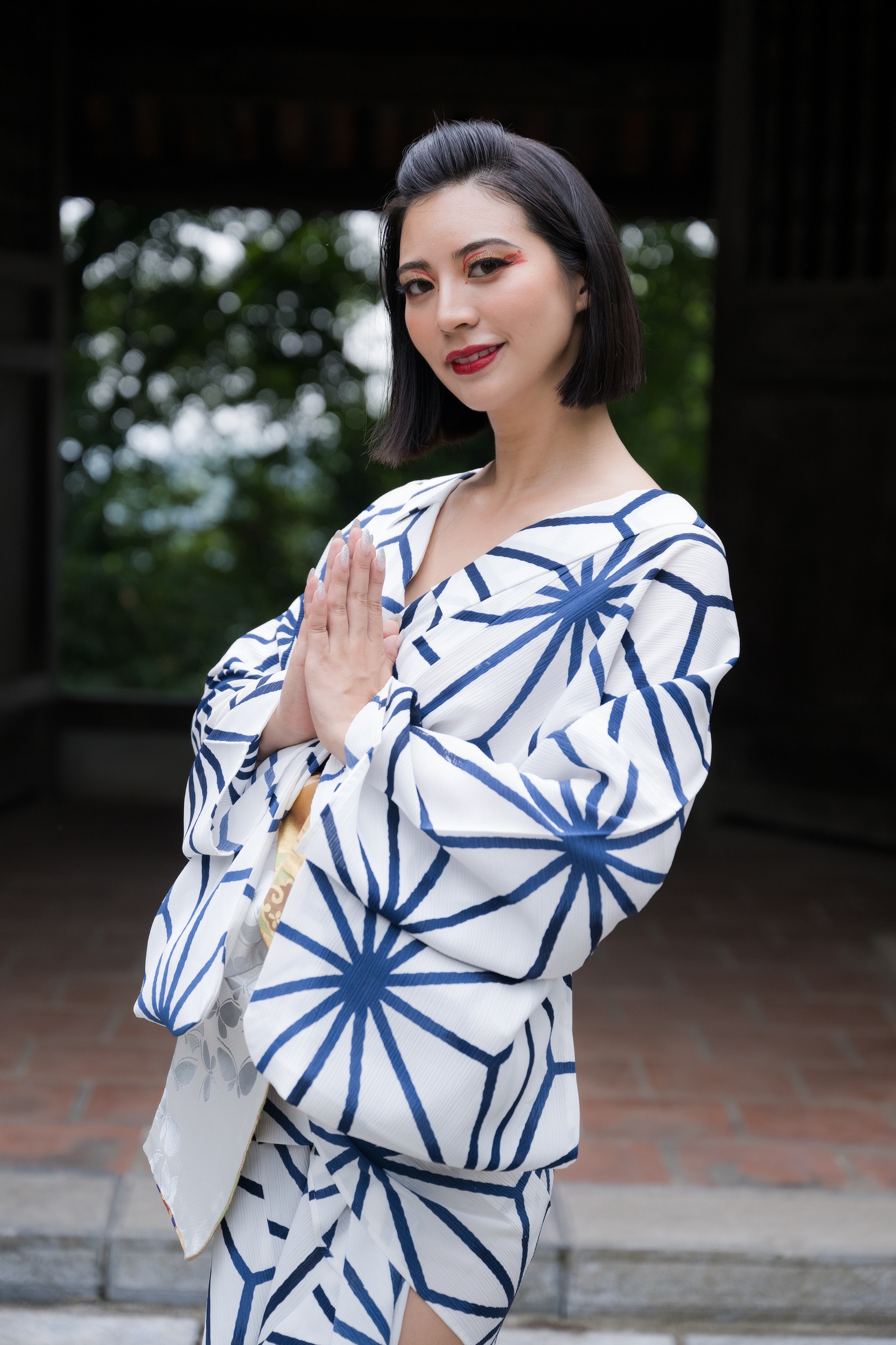 Hoa hau Du lich anh 9