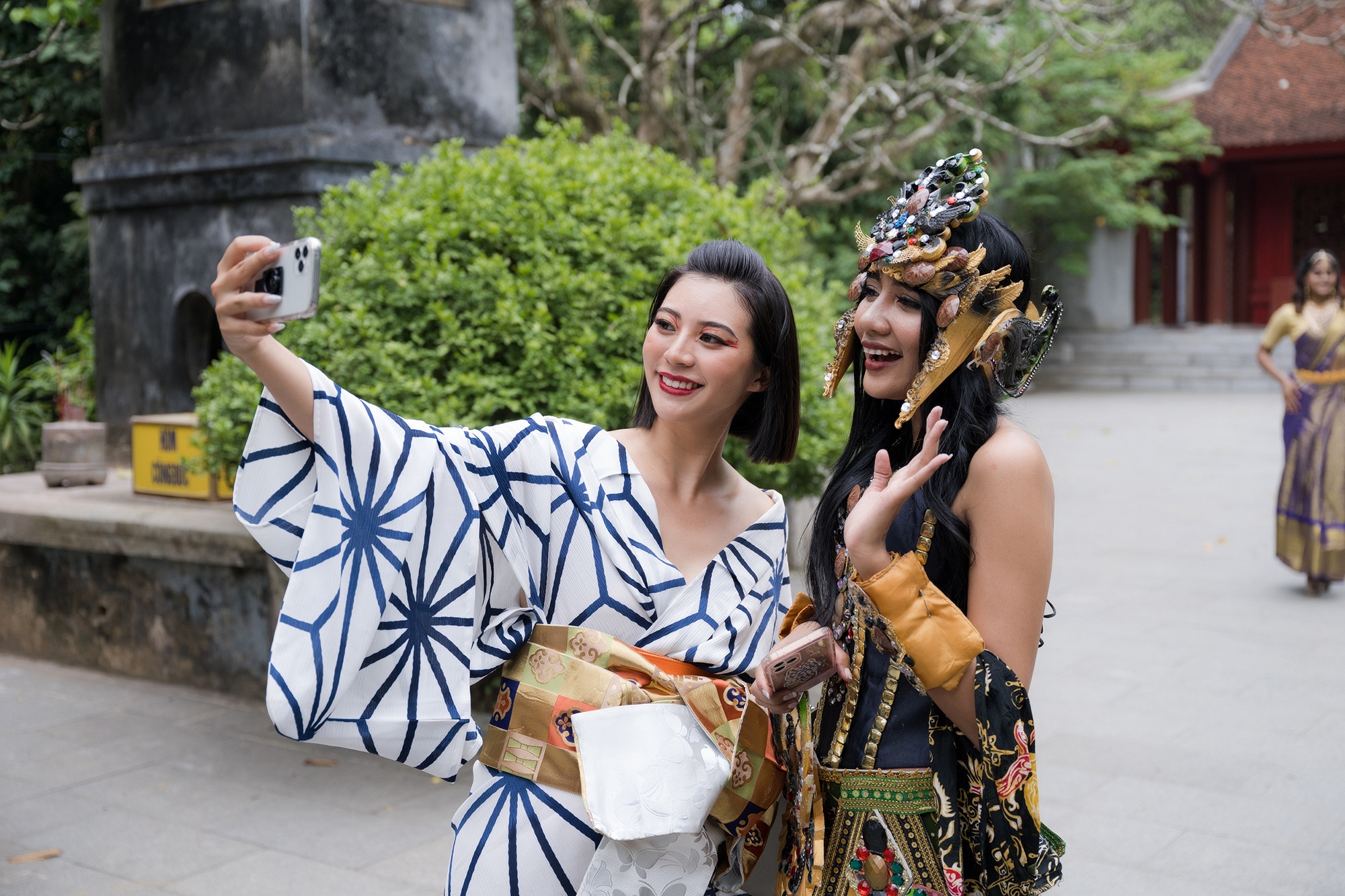 Hoa hau Du lich anh 8