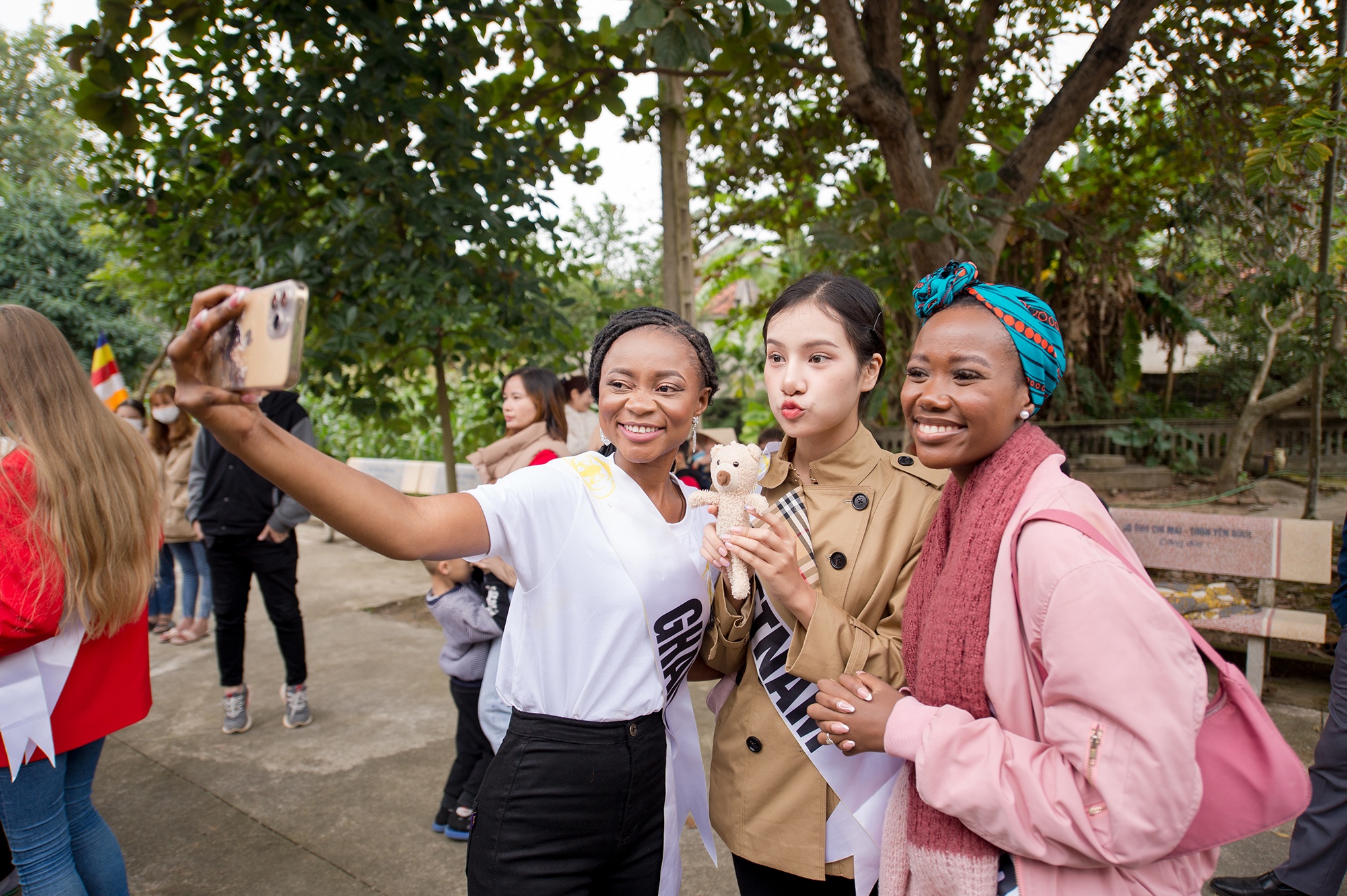 Hoa hau Du lich anh 13