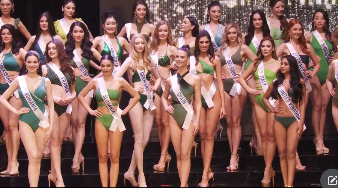 Hoa hau Quoc te anh 8