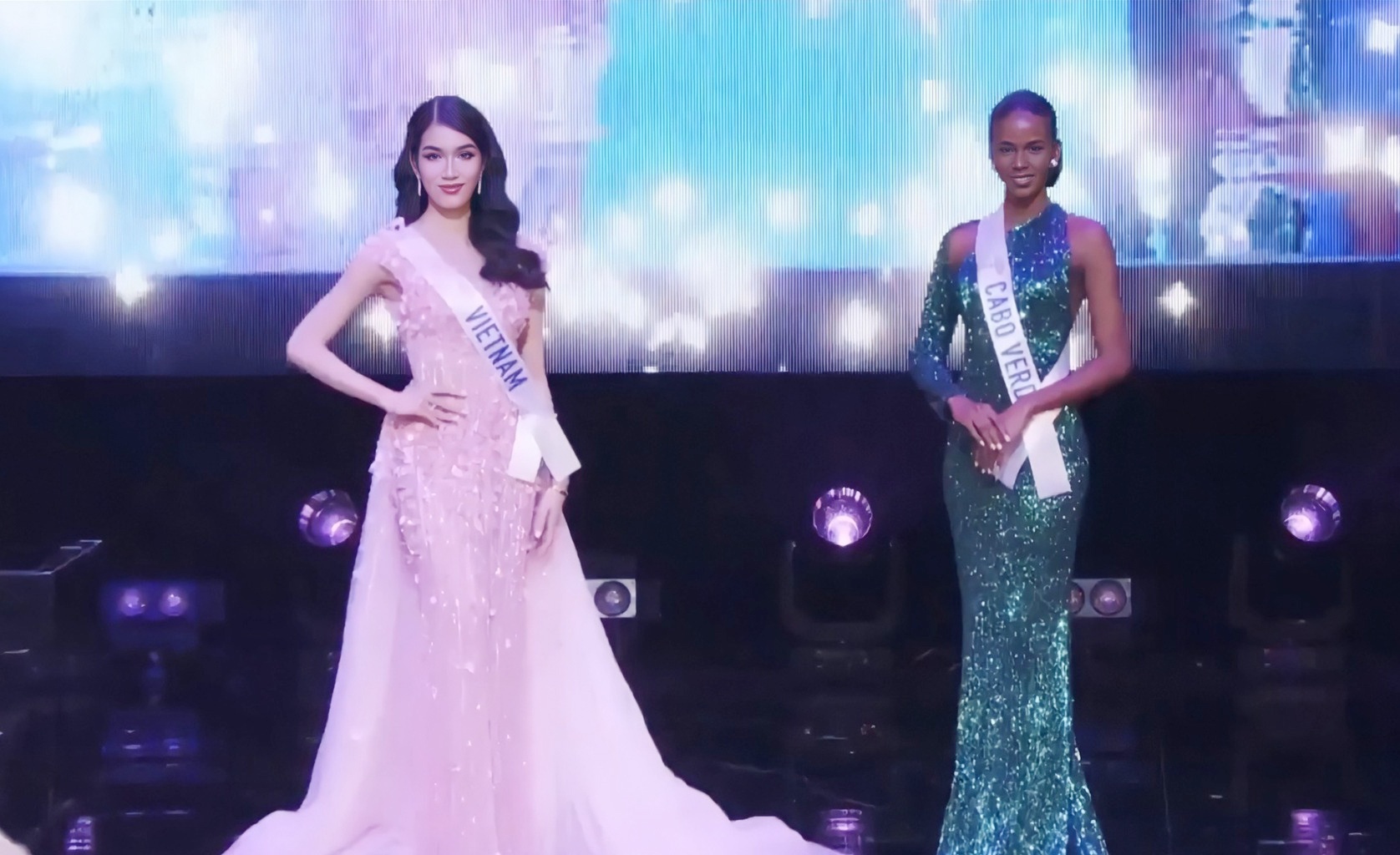 Phuong Anh dien vay da hoi o chung ket Hoa hau Quoc te hinh anh