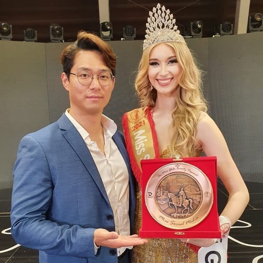 Hoa hau Quoc te anh 1