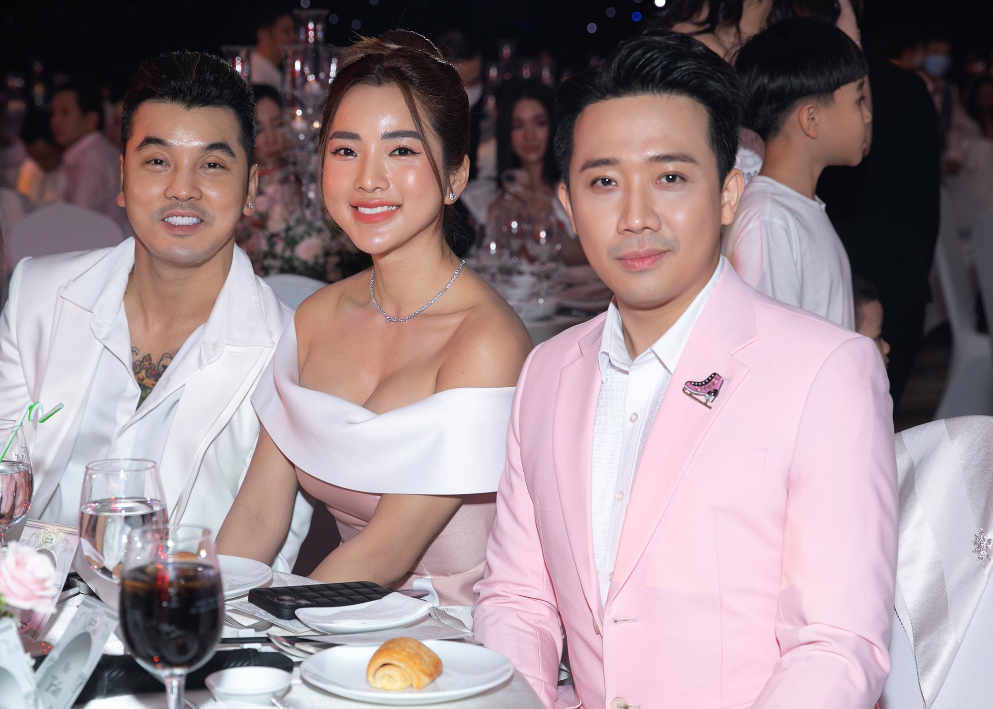 Nghe si du le cuoi Khanh Thi - Phan Hien hinh anh