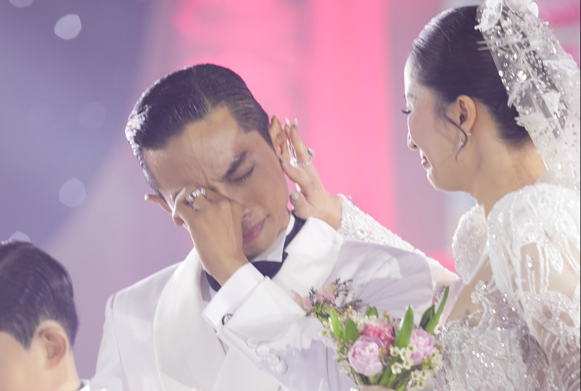 Chu re Phan Hien: 'Toi tung so moi cuoi khong ai den' hinh anh