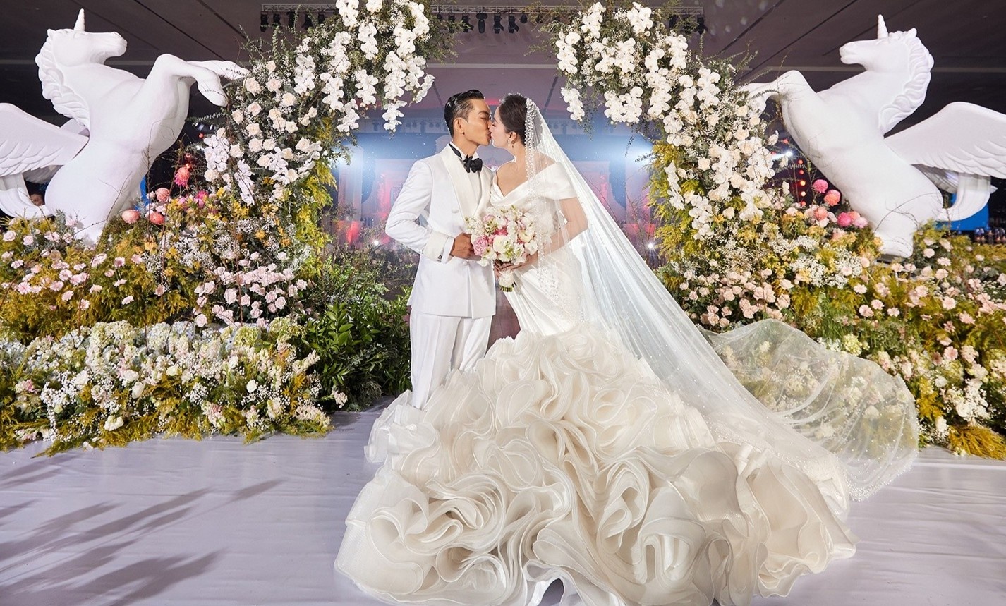 Khanh Thi - Phan Hien moi 1.000 khach du tiec cuoi hinh anh