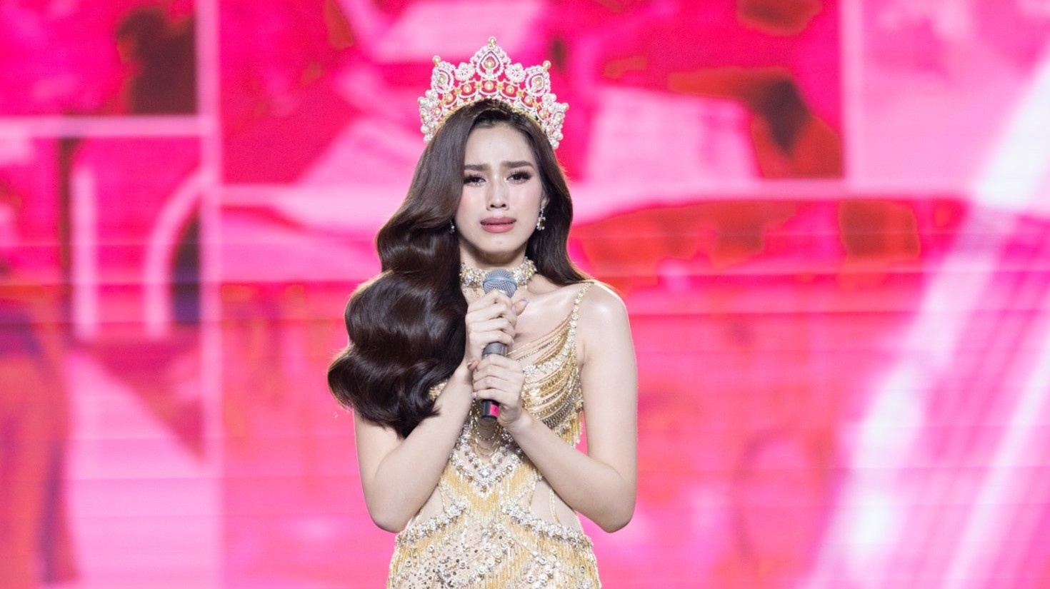 Do Thi Ha khoc ket thuc nhiem ky Hoa hau Viet Nam hinh anh