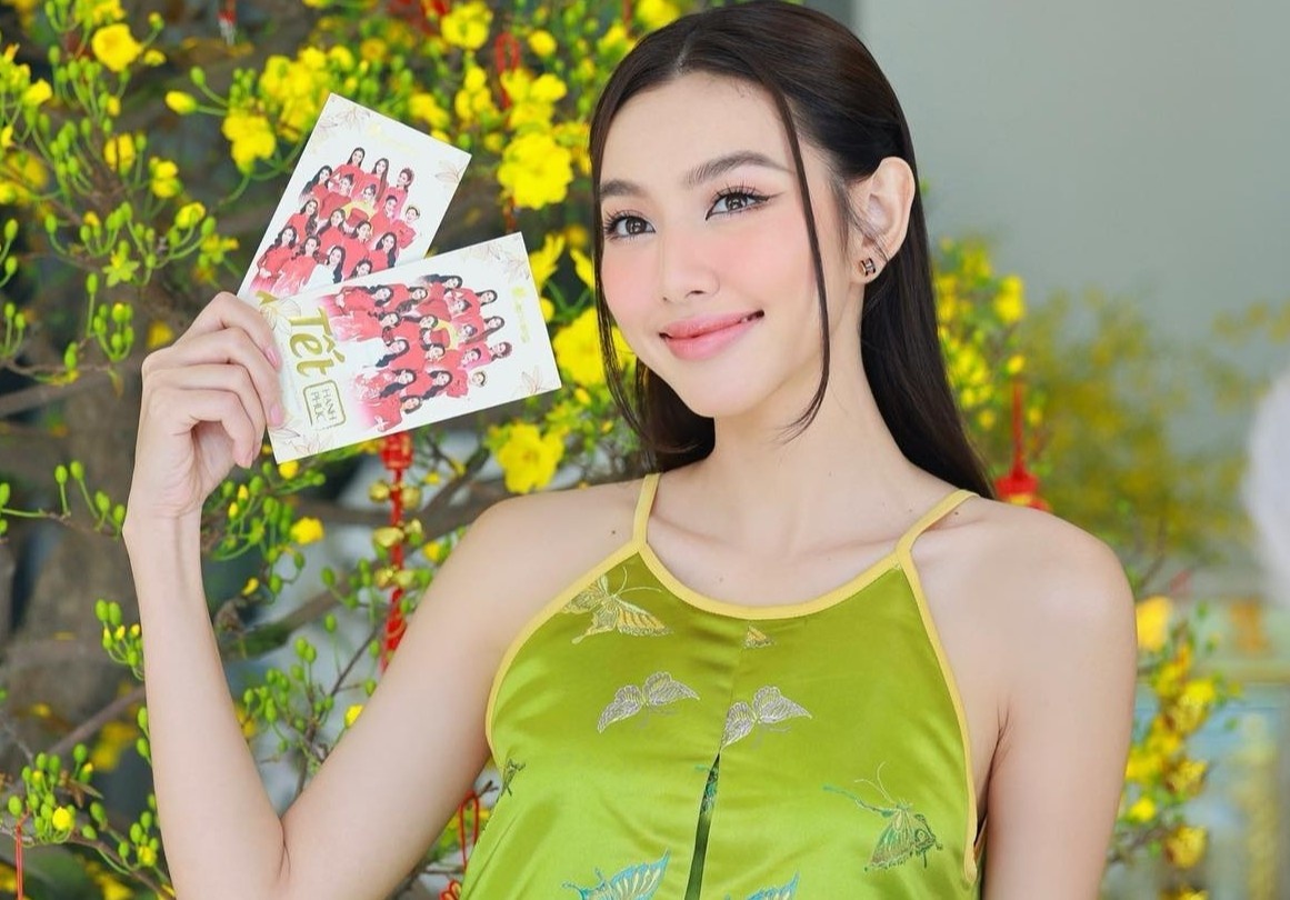 Mung 1 Tet cua Thuy Tien, Tieu Vy hinh anh