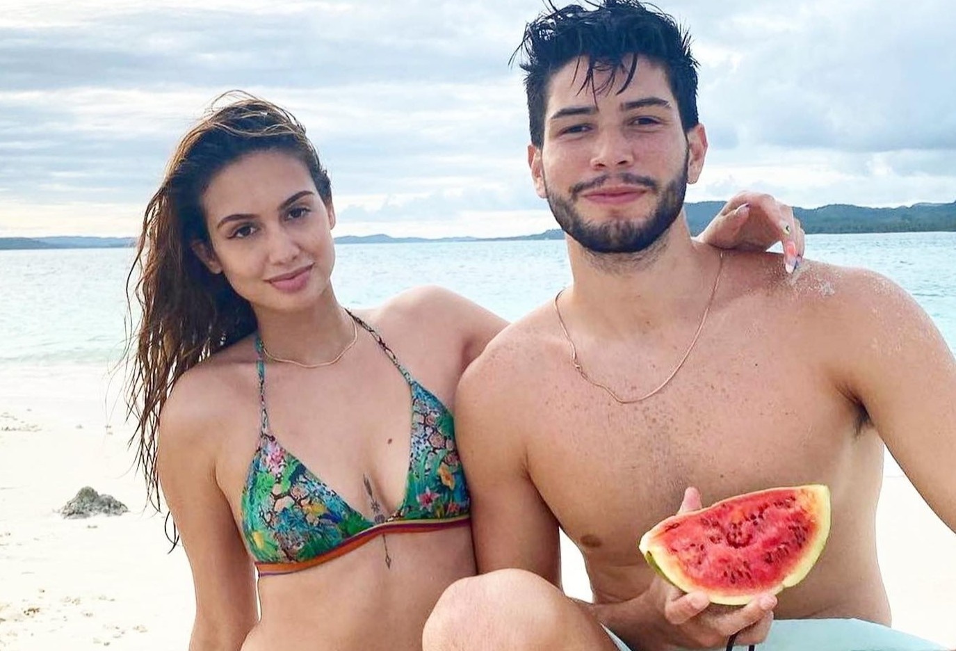 Ban trai cau thu cua Hoa hau Hoan vu Philippines hinh anh