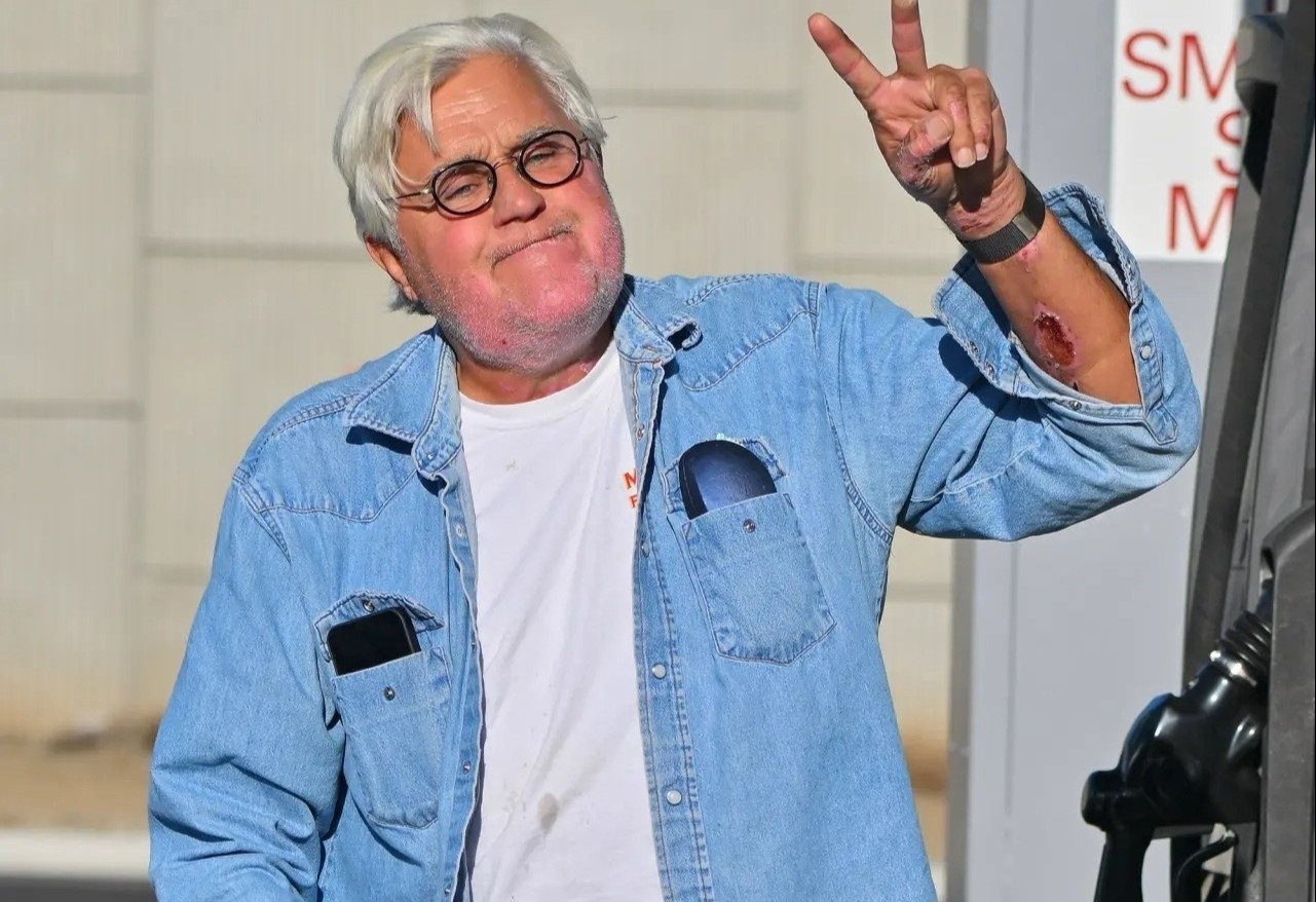 Dien vien hai Jay Leno gay nhieu xuong do tai nan xe hinh anh