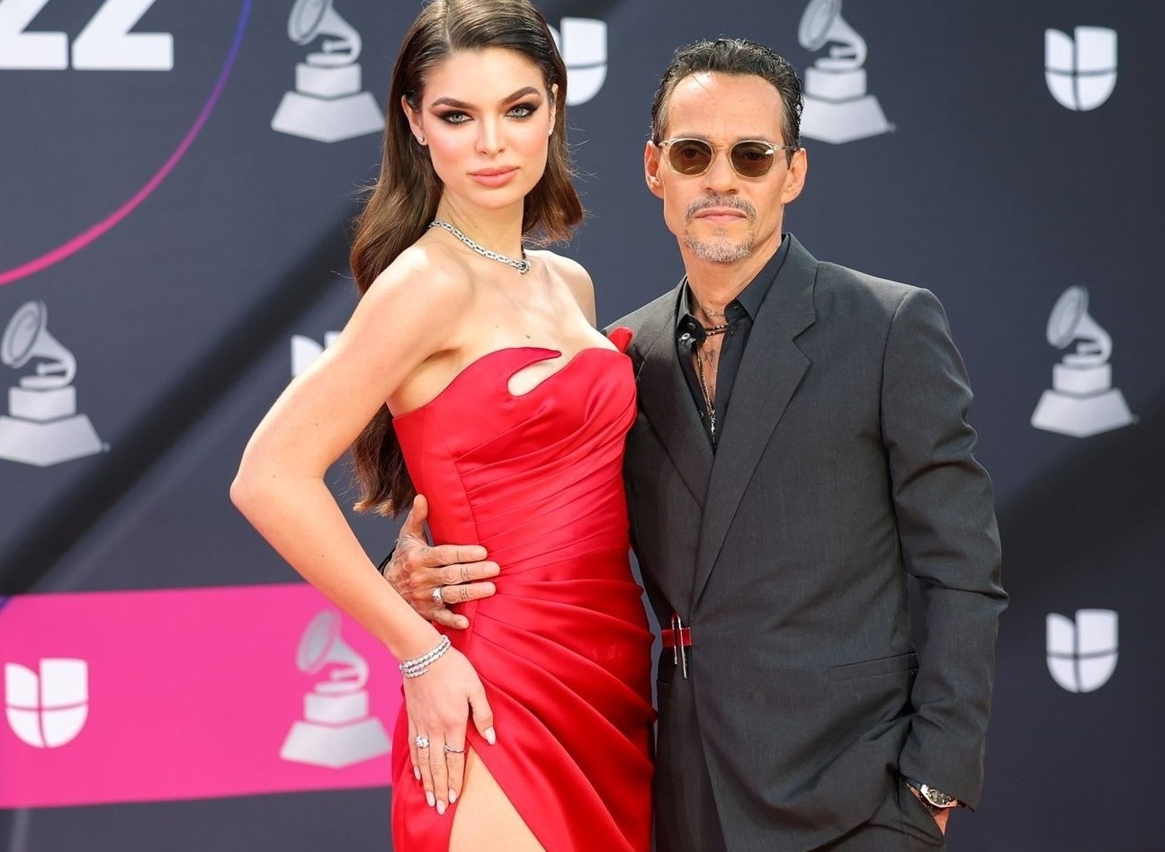 Marc Anthony cuoi a hau kem 31 tuoi hinh anh