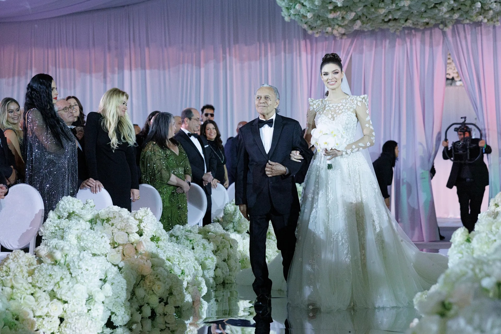 Marc Anthony cuoi anh 2