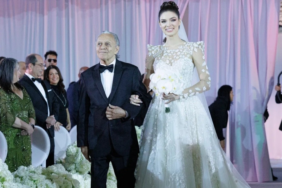 Ben trong hon le cua Marc Anthony va nguoi vo thu 4 hinh anh