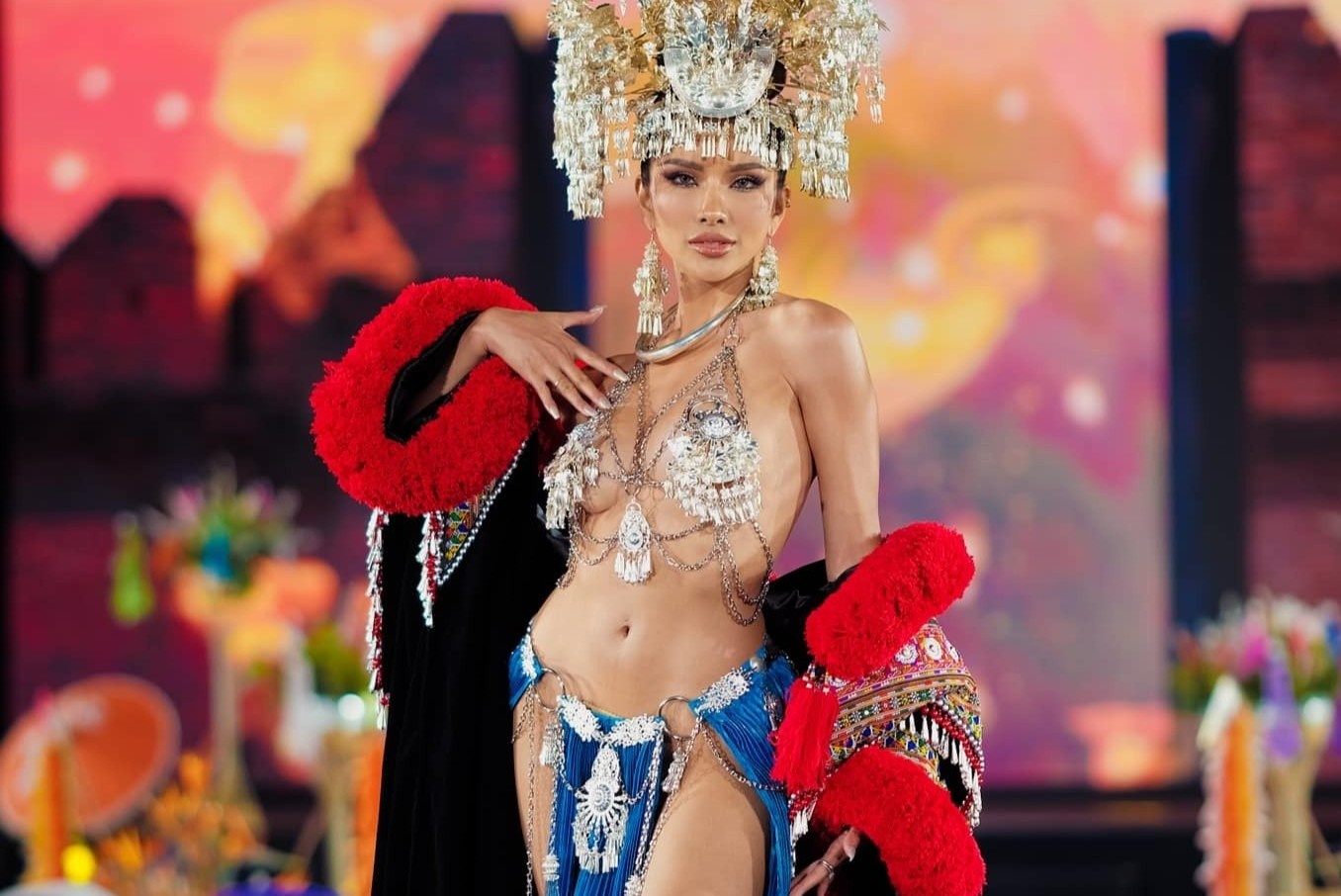 Thi sinh Hoa hau Hoa binh Thai Lan mac ho hinh anh