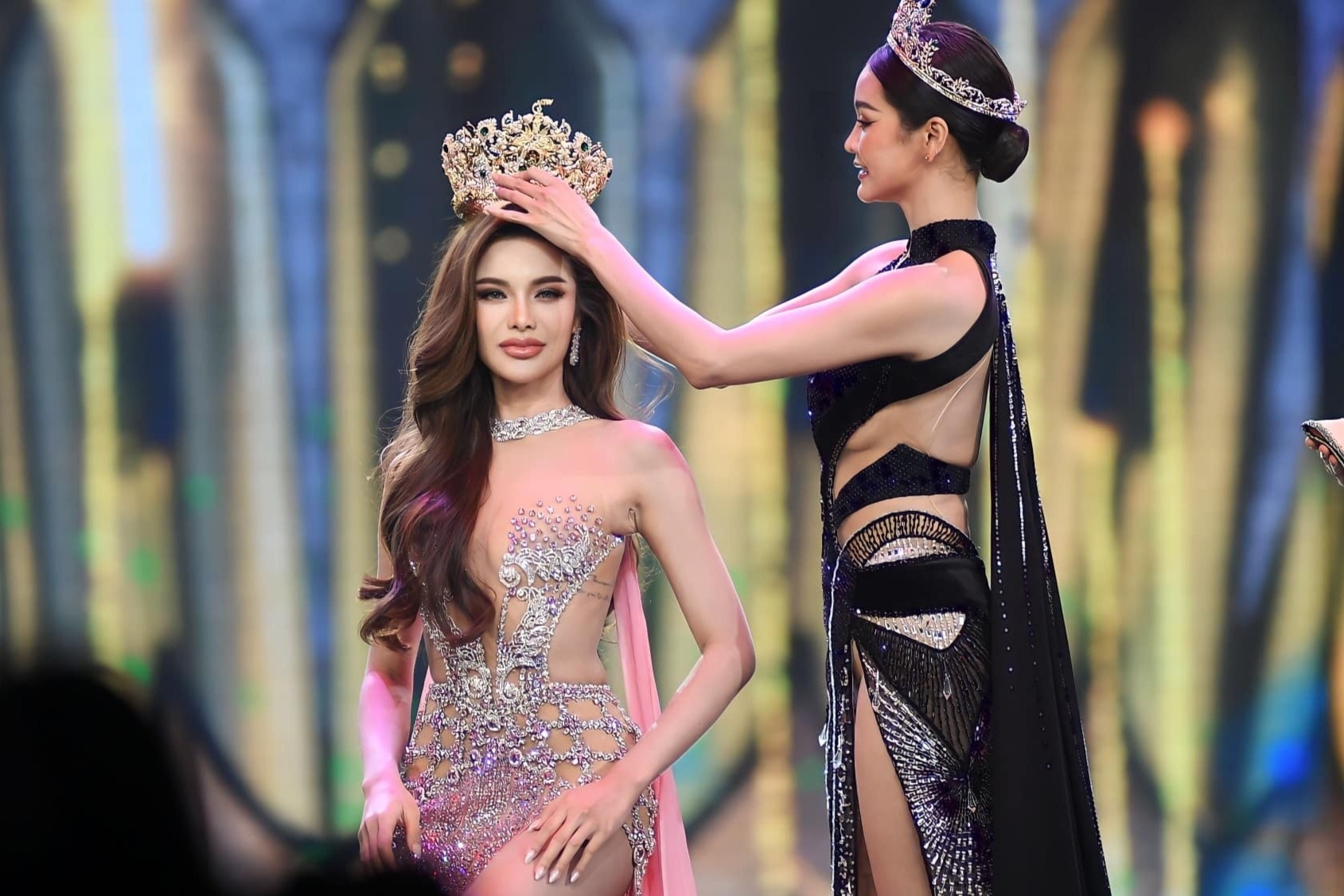 Tan Hoa hau Hoa binh Thai Lan xin loi hinh anh