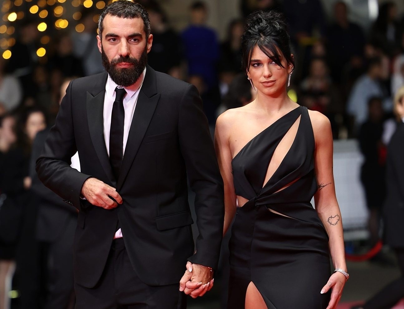 Dua Lipa cong khai ban trai hon 14 tuoi tai tham do Cannes hinh anh