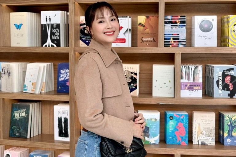 Hong Diem lot xac tre trung, tro lai man anh sau 1 nam vang bong hinh anh