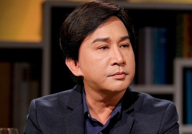 Toan canh vu nghe si Kim Tu Long bi doa danh khi hat hoi cho hinh anh