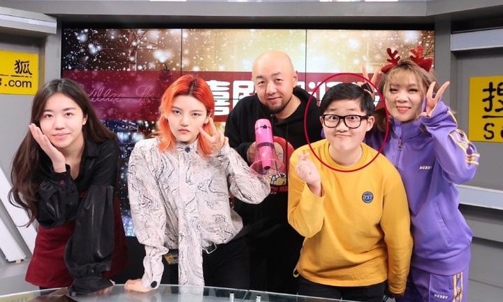 Hoan Chau cach cach anh 2