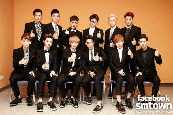 EXO bi chup len trong toilet hinh anh