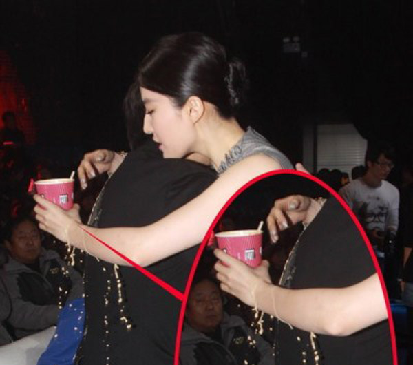 Luu Diec Phi vo y lam do nguyen coc ca phe len ao dao dien hinh anh