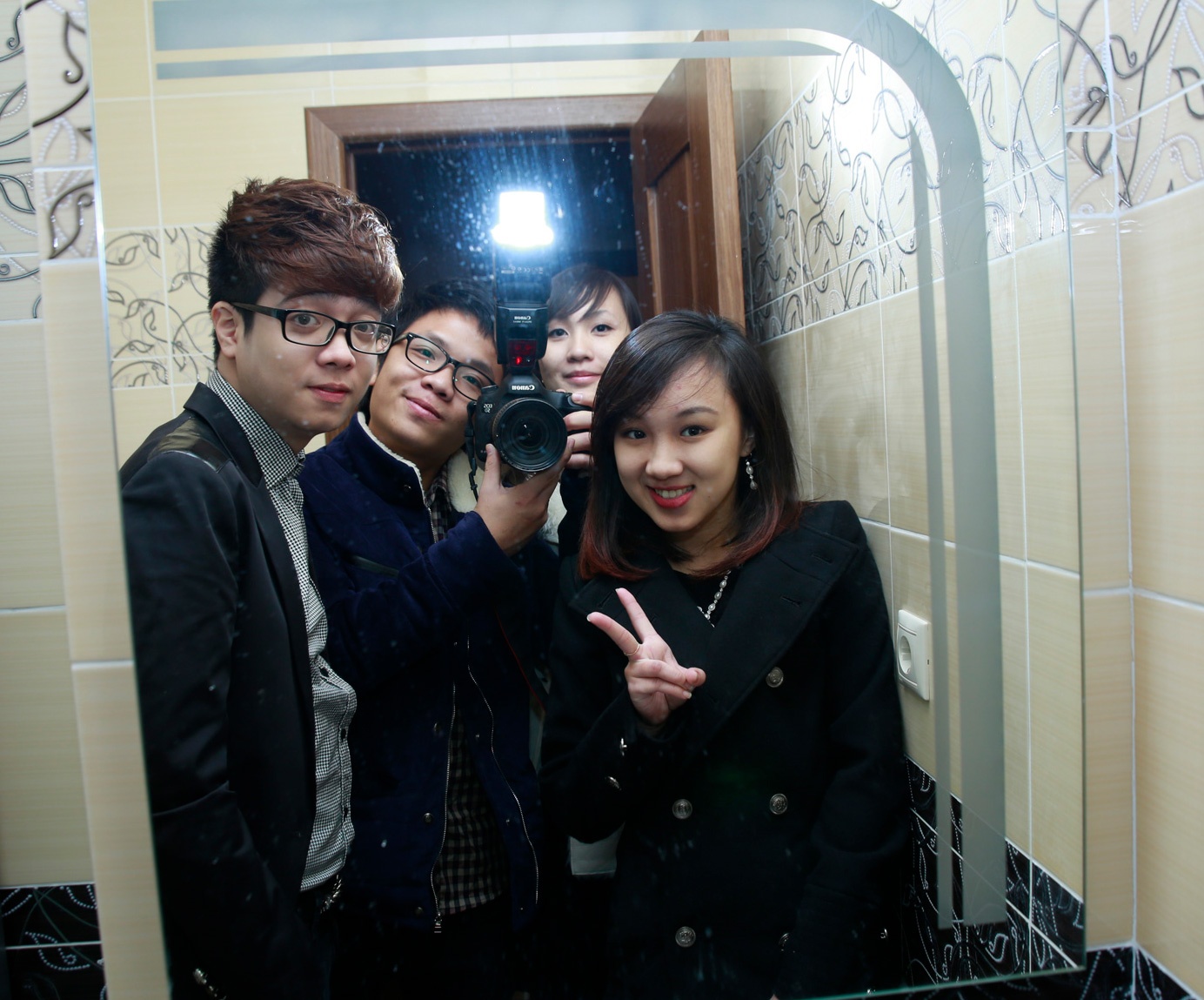 Bui Anh Tuan nhi nhanh cung fan o Nga hinh anh