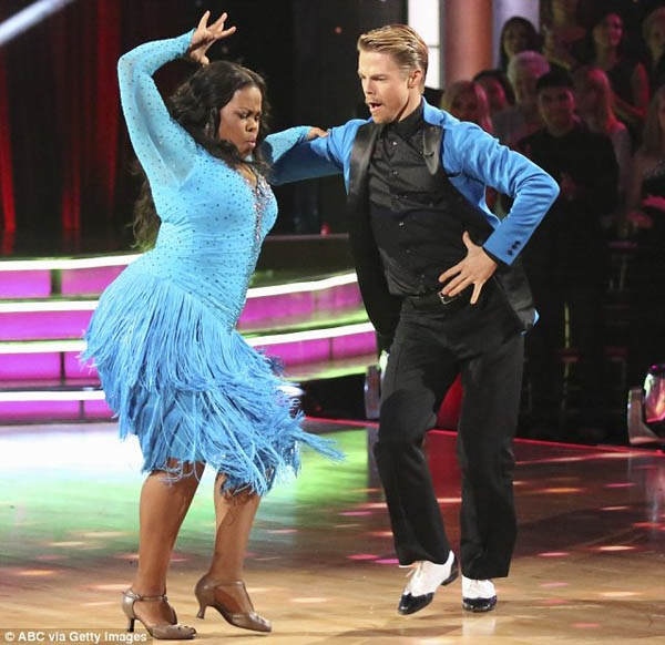 Thi sinh nang hon 70kg chien thang 'Buoc nhay Hoan vu' My hinh anh