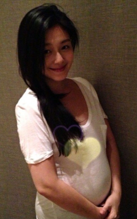 Tu Hy Vien kinh hai truoc than hinh bien dang luc mang bau hinh anh