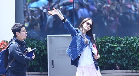 Clip SNSD tai san bay Tan Son Nhat hinh anh