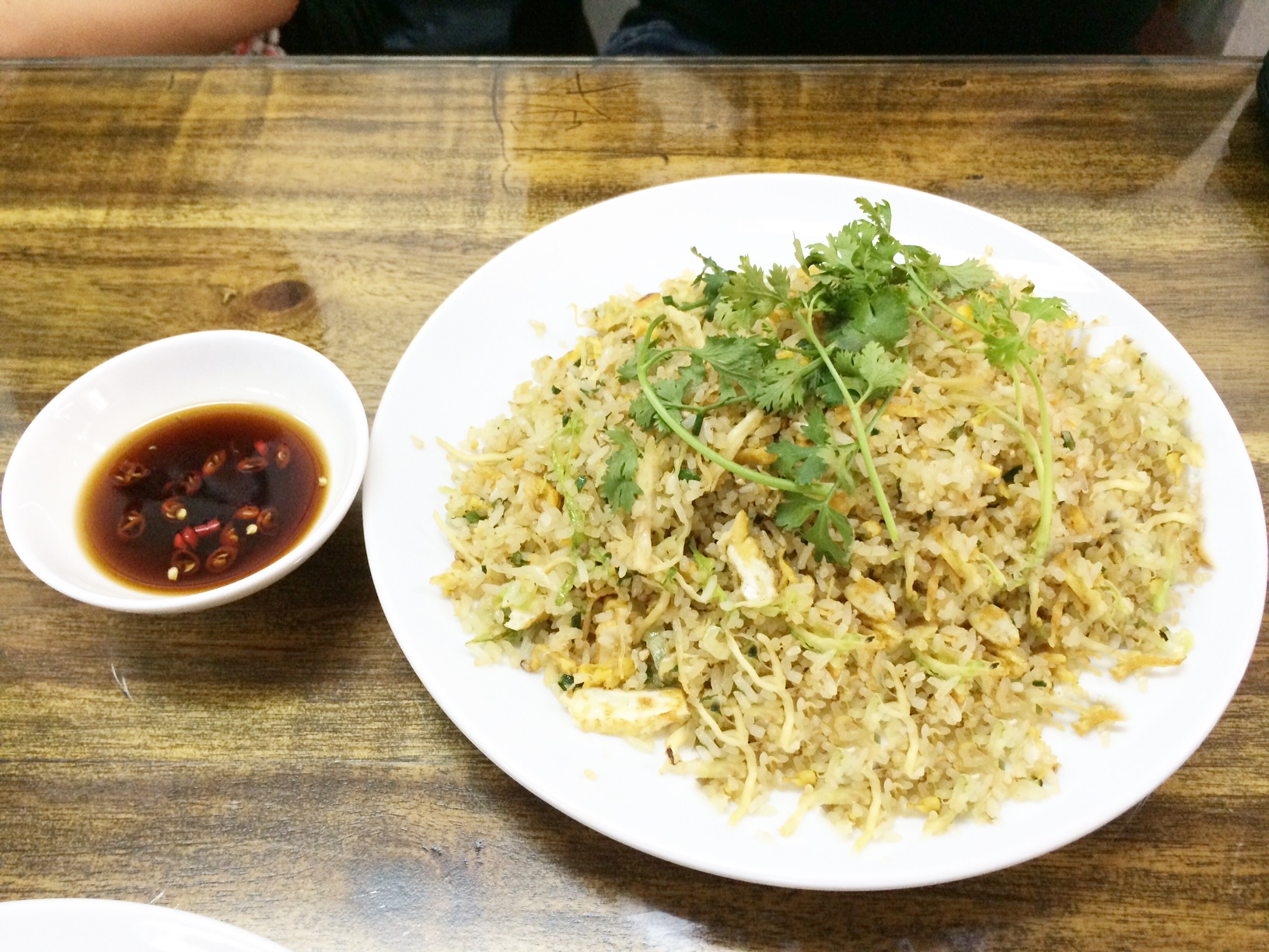 Cơm chiên cá mặn.