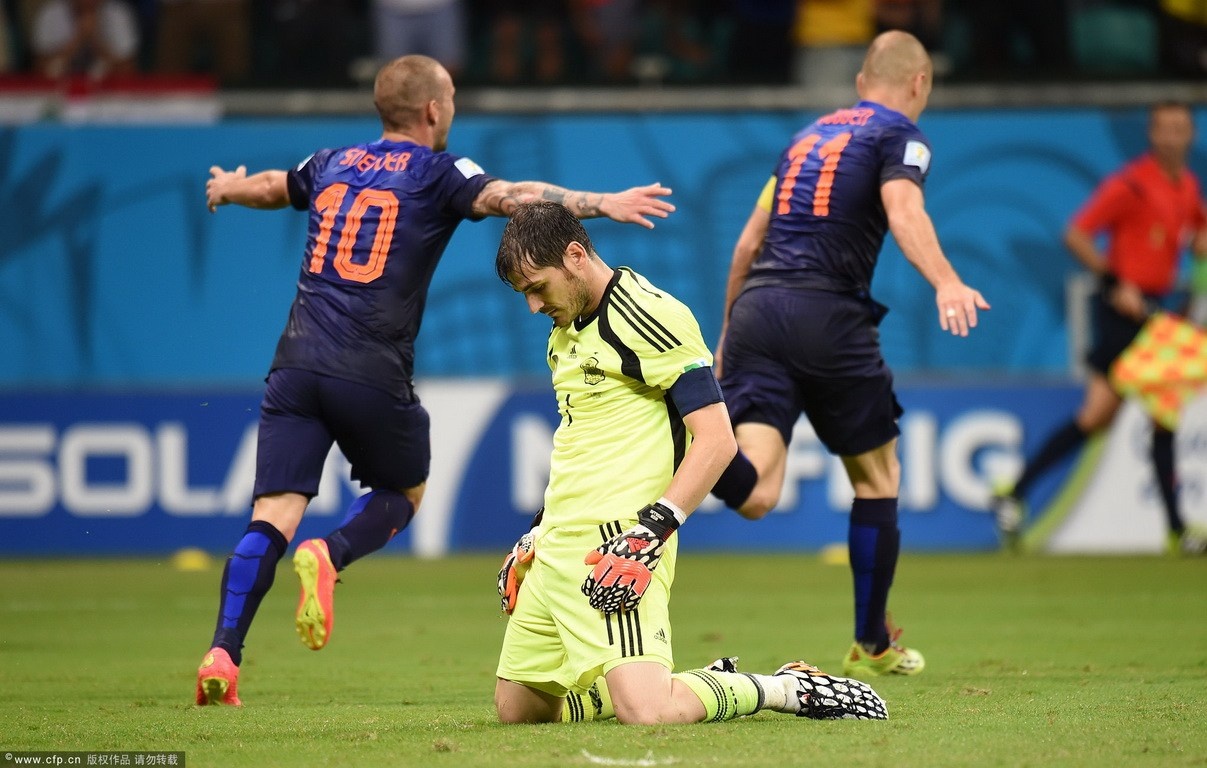 Iker Casillas có màn thi đấu tồi tệ trong ngày ra quân của La Roja.