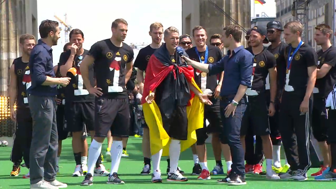 Man chao fan cua DT Duc hinh anh