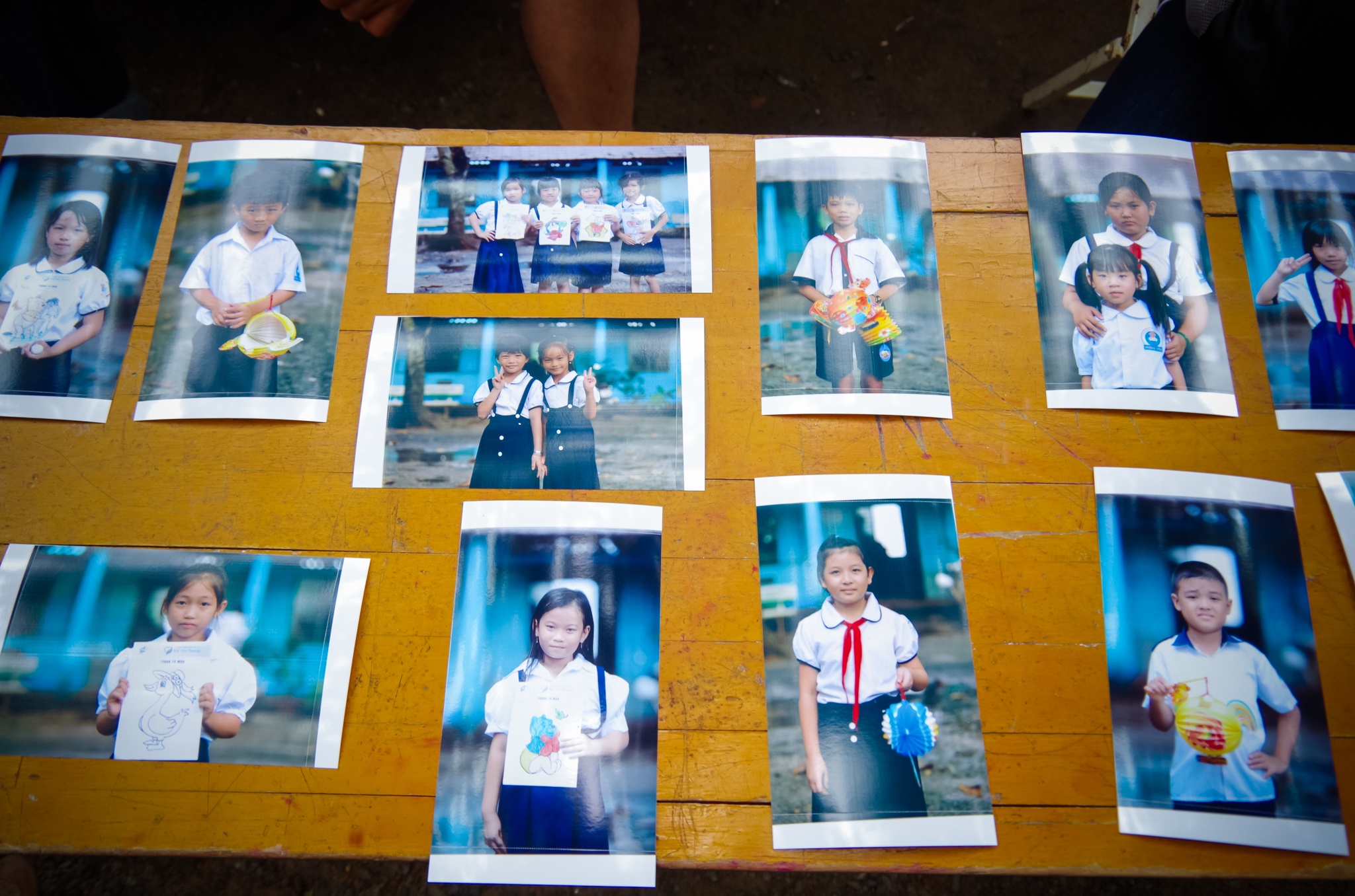 Các em còn được chụp ảnh lấy ngay, để mang về khoe ba mẹ.