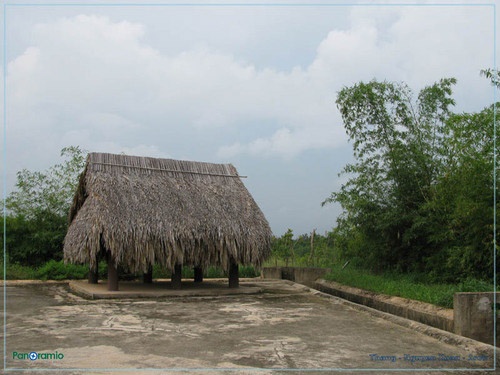 Lực lượng đào địa đạo khoảng 20 người thay phiên nhau, đào bằng dụng cụ thô sơ như: cuốc, xẻng.