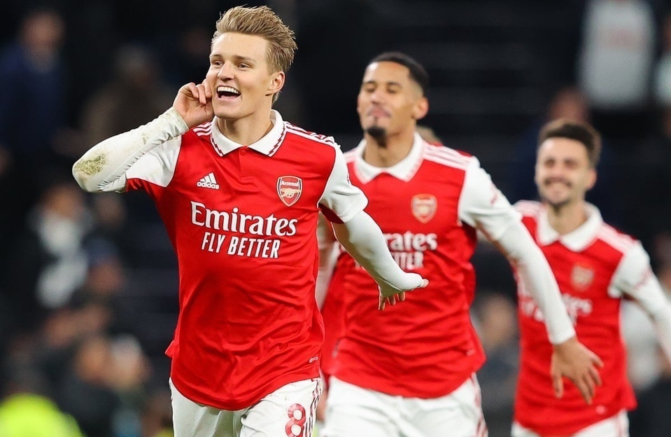 Long tu trong cua Arsenal da duoc chua lanh hinh anh