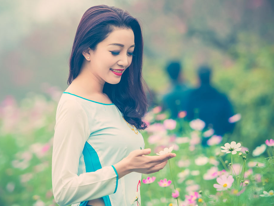 'Hoa mi ban co dien' khoe sac voi ao dai cach dieu hinh anh